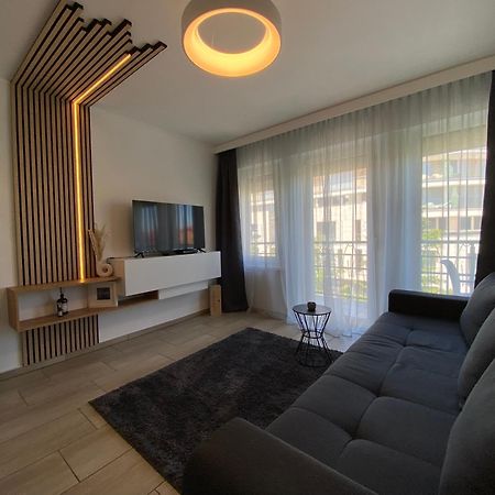 Ikon Apartment Heviz Bagian luar foto