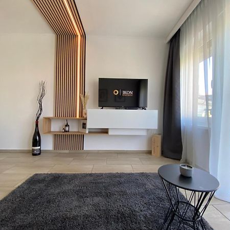 Ikon Apartment Heviz Bagian luar foto