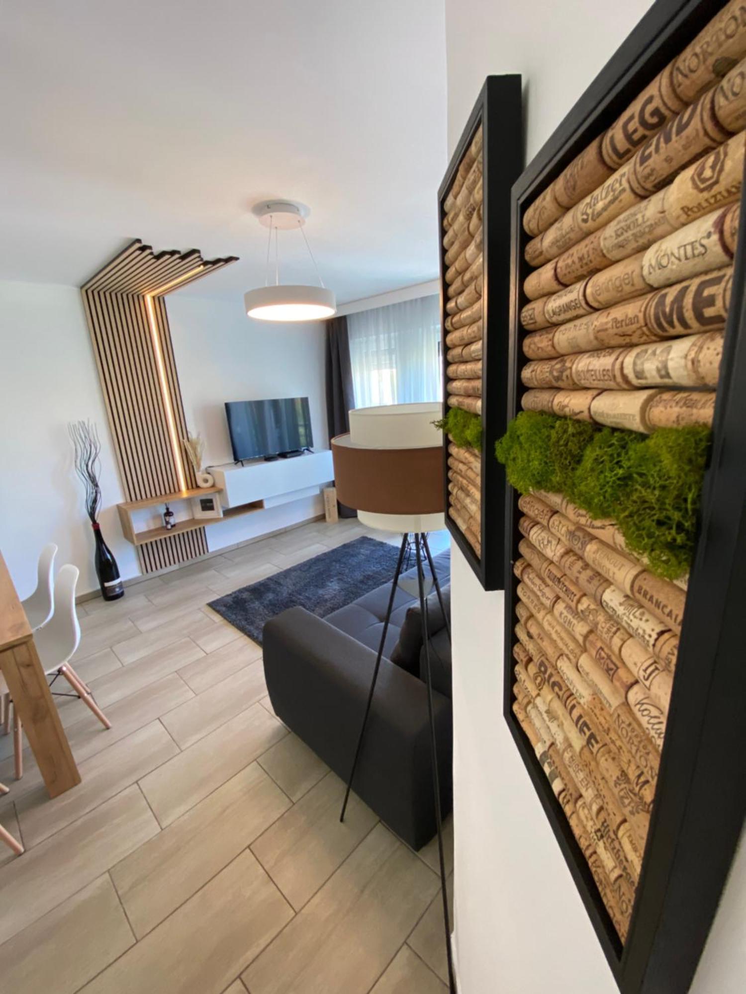 Ikon Apartment Heviz Bagian luar foto