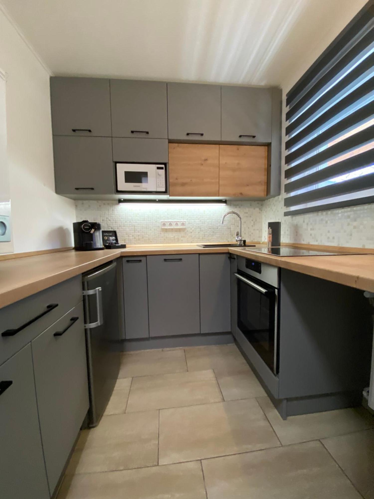 Ikon Apartment Heviz Bagian luar foto