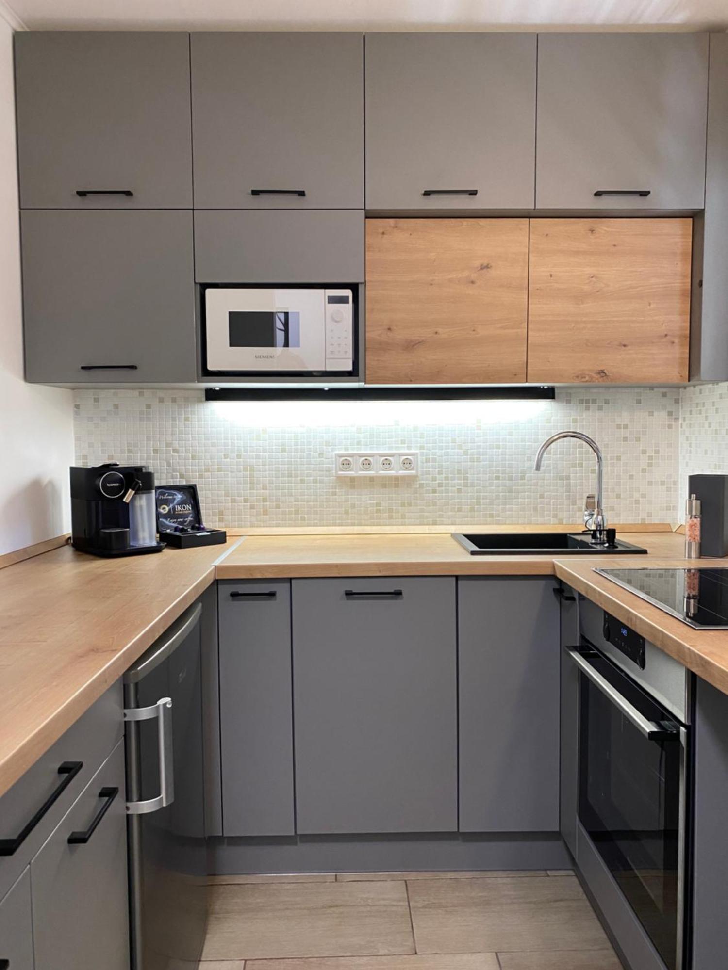 Ikon Apartment Heviz Bagian luar foto