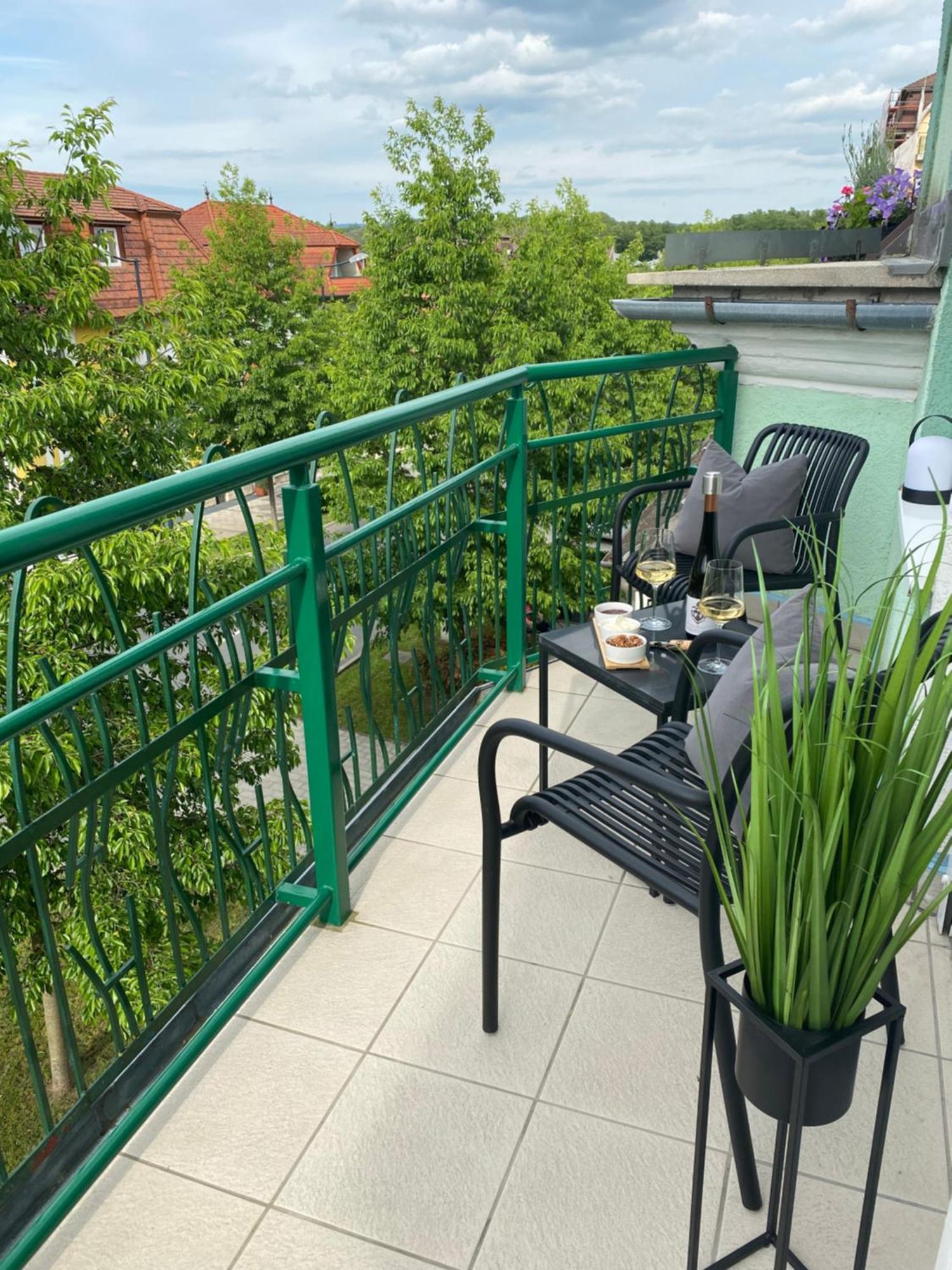 Ikon Apartment Heviz Bagian luar foto